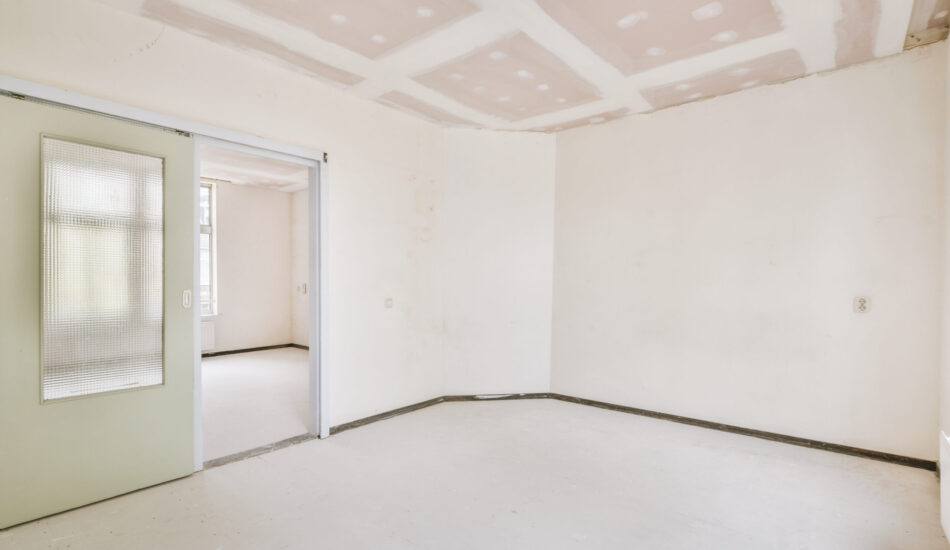 A cozy and spacious empty room in a luxury house